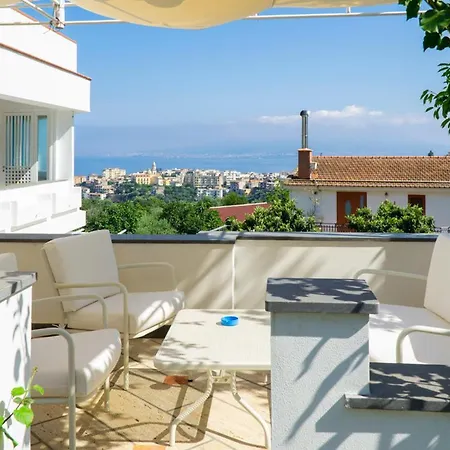 Willa Seiano Sleeps 8 Pool Air Con Wifi