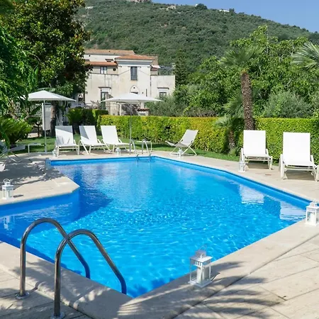 Seiano Sleeps 8 Pool Air Con Wifi Willa