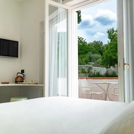 Seiano Sleeps 8 Pool Air Con Wifi *